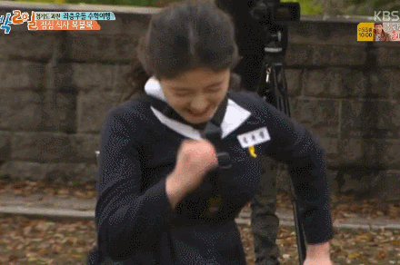 오늘자 1박 2일 수건돌리기 청춘 드라마 (김유정&육상부, 별 거 아닌데 설렘..) | 인스티즈