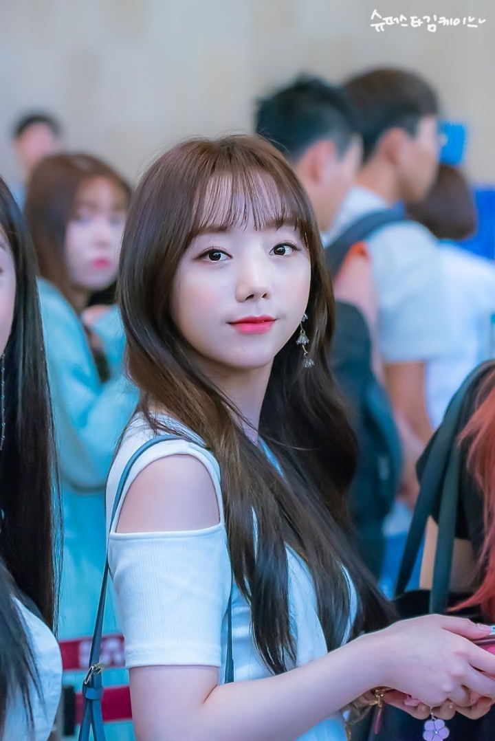 코에 손댄듯한 러블리즈 케이 | 인스티즈