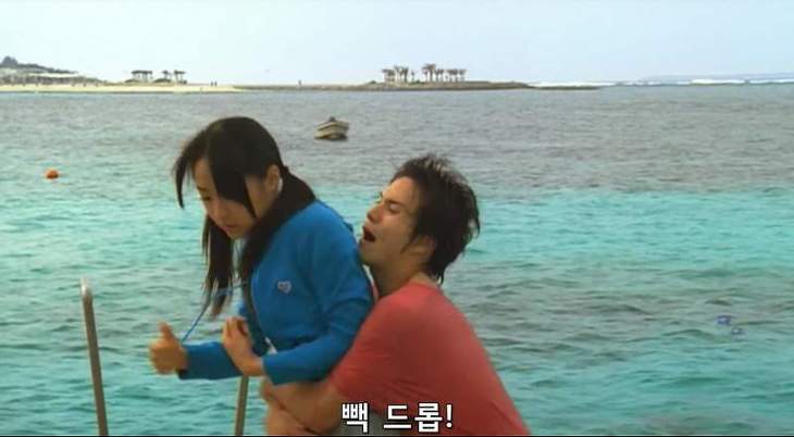 여자친구 설레게 하는 백허그. gif | 인스티즈