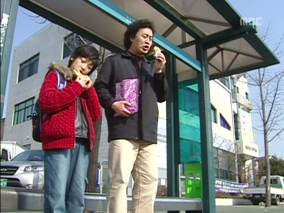 [거침없이하이킥] 윤호-민호 운명의 호떡집 앞 갈림길.jpg | 인스티즈