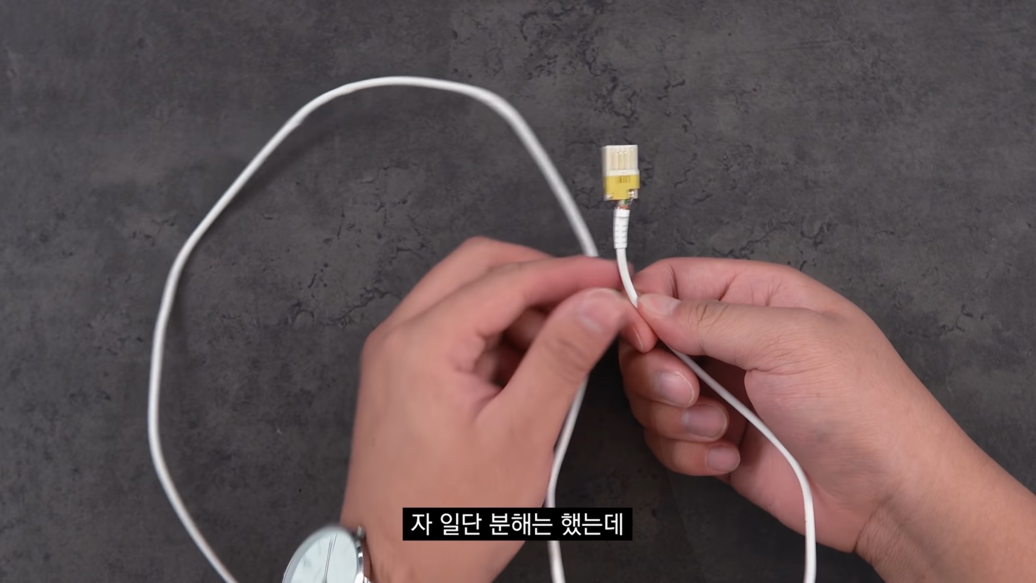 공공장소에서 "공용충전기" 쓰는사람들이 알면 좋을 내용..jpg | 인스티즈