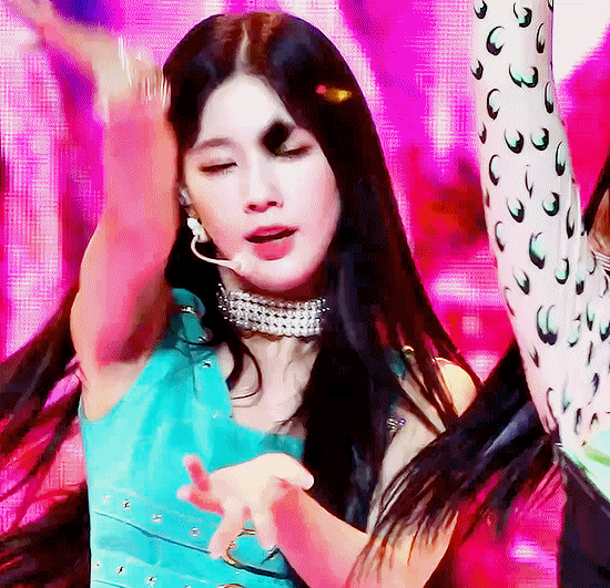 그렇게 귀하다는 비주얼 + 메인보컬 꽉찬 육각형 여자 아이돌 .gif | 인스티즈
