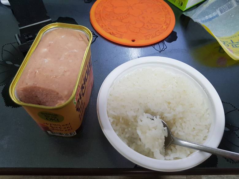 스팸 생으로 먹는 사람도 있구나 ㄷㄷ | 인스티즈