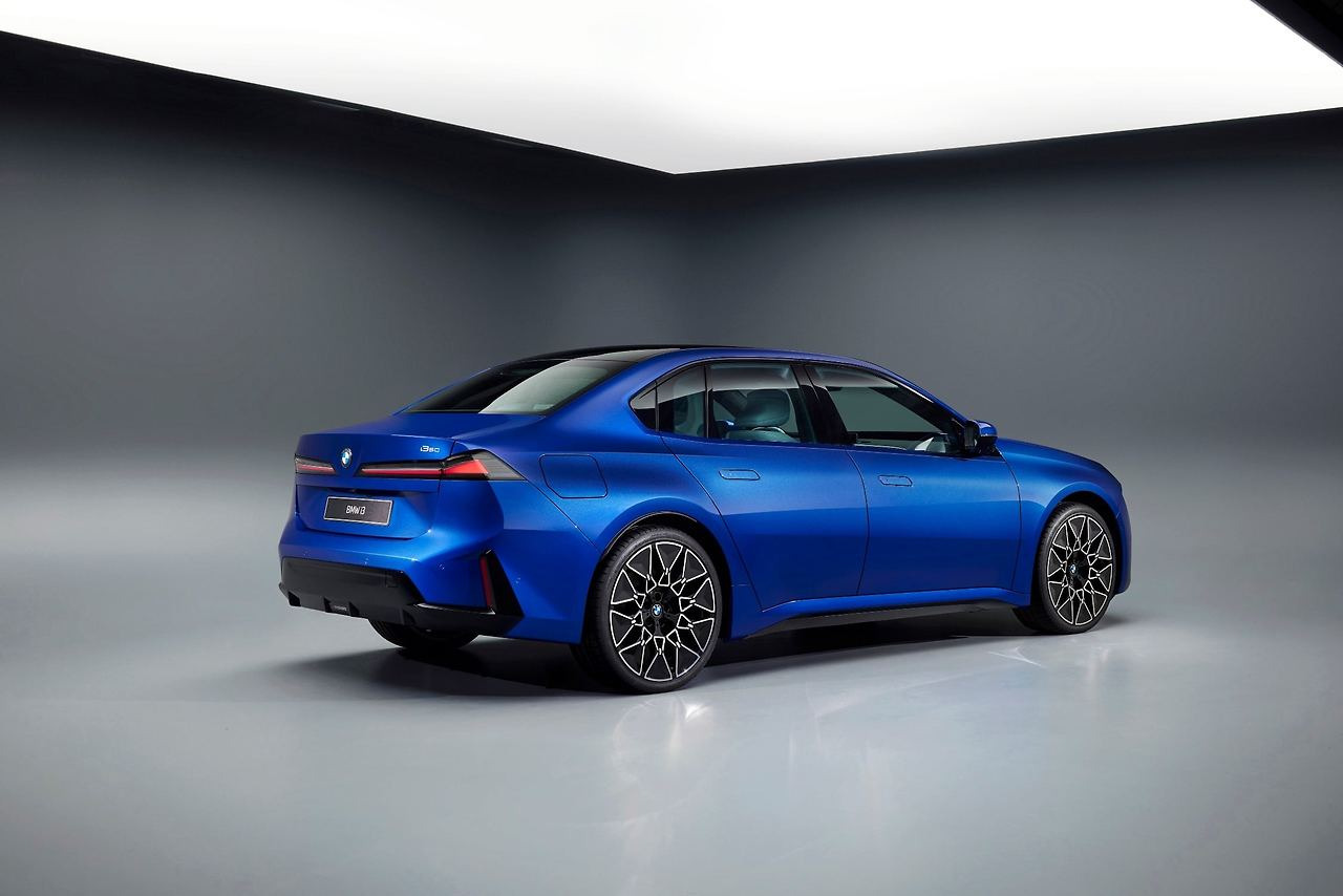 어제 정식 공개된 BMW i3 | 인스티즈