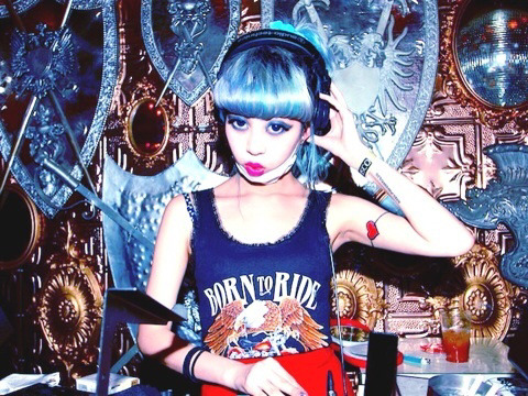 일본에서 타투 스타킹을 유행시킨 장본인 | 인스티즈