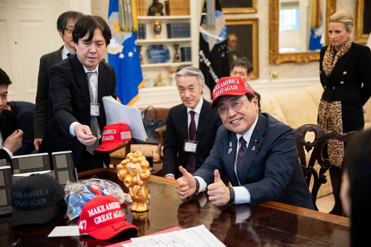 반미 국가가 되어도 할말 없는 지난 1년간 트럼프와 일본과의 관계 | 인스티즈