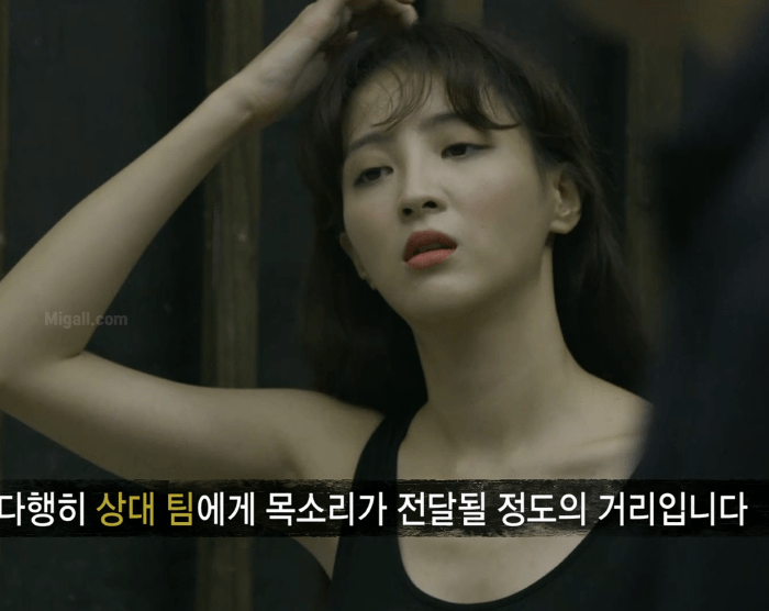 많이 더워하는 정혜성 민소매.GIF | 인스티즈