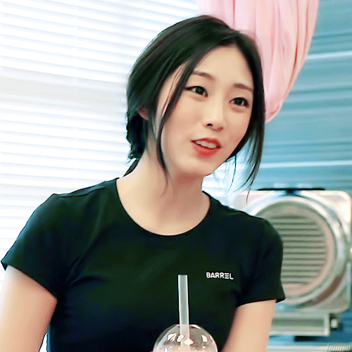 은근히 색기있는 여아이돌 두명 (아이유 아님) | 인스티즈
