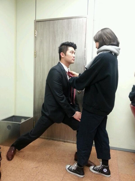 남자 연예인 매너다리 모음.jpg | 인스티즈