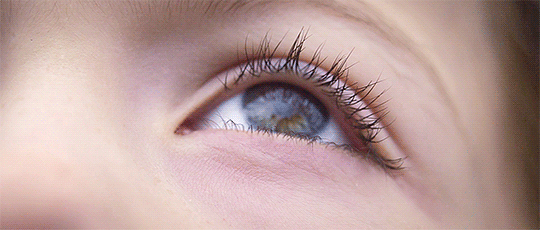 감금이란 소재를 다른 방식으로 풀어낸 영화 '룸' | 인스티즈