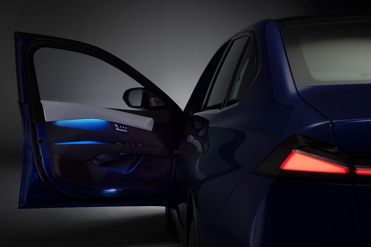 어제 정식 공개된 BMW i3 | 인스티즈