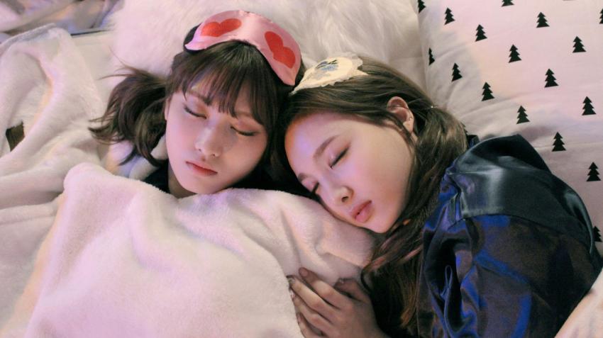 브이 쿠키 홈에 올라온 트와이스 자는 사진 | 인스티즈