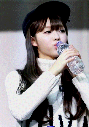 충격적인 오마이걸 유아의 손크기 | 인스티즈