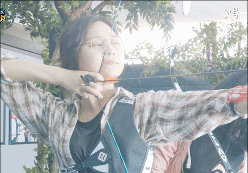 양궁연습하는 여자친구 엄지 은하 예린.gif | 인스티즈