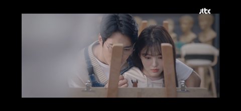 첫방한 '알고있지만'에서 가장 반응 좋았던 '나비의 첫 연애' 장면 | 인스티즈