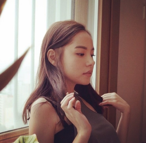 성형한 콧대 다 바르는 민효린 코 | 인스티즈