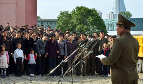 곧 붕괴할거같다는 평양 53층 아파트 | 인스티즈