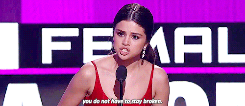 팬들을 울리고 많은 사람들에게 용기를 준 2016년 AMA 셀레나 고메즈의 화제의 수상소감 | 인스티즈