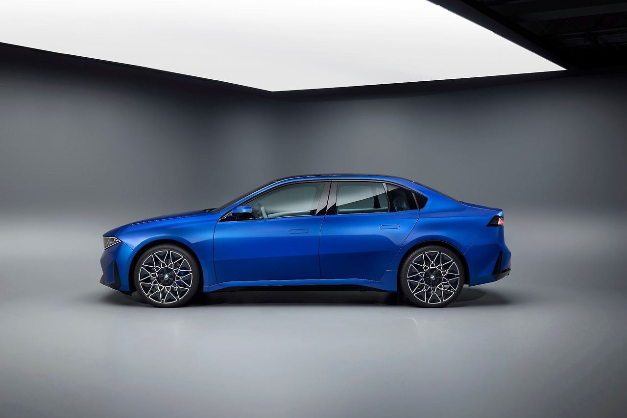 어제 정식 공개된 BMW i3 | 인스티즈