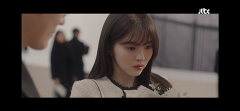 첫방한 '알고있지만'에서 가장 반응 좋았던 '나비의 첫 연애' 장면 | 인스티즈