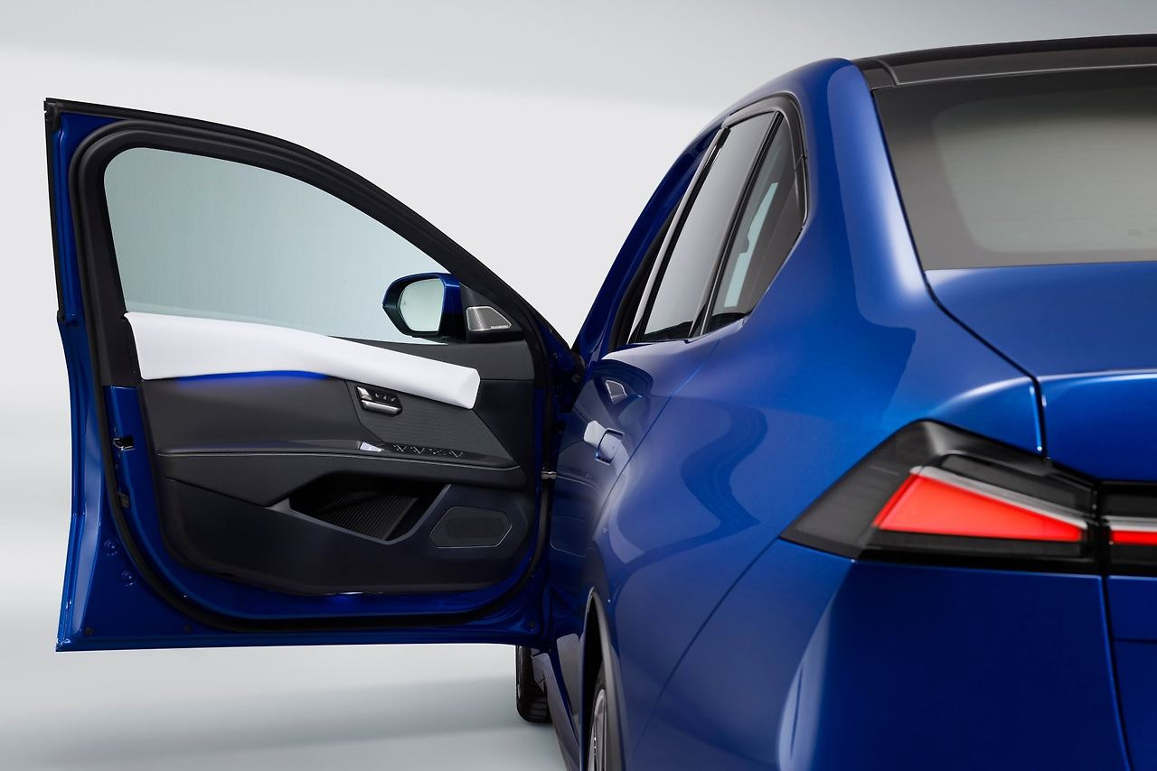 어제 정식 공개된 BMW i3 | 인스티즈