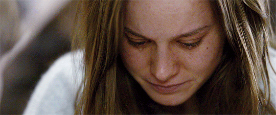 감금이란 소재를 다른 방식으로 풀어낸 영화 '룸' | 인스티즈