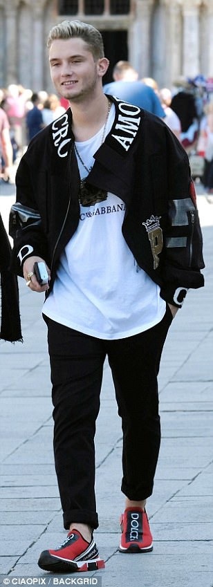 주드 로 아들인 금수저 모델 래퍼티 로의 충격적인 런웨이.gif | 인스티즈