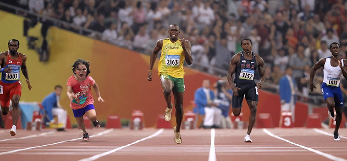 공작새가 무서워서 도망치는 아이 | 인스티즈