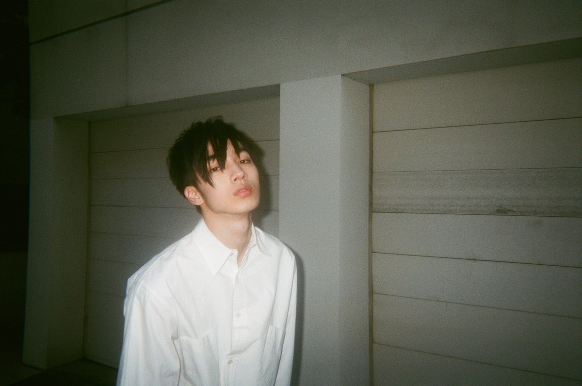 분위기 엄청 독특한 일본 99년생 남자 배우 .jpgif | 인스티즈