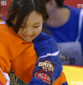 씨름도 잘하는 트와이스 나연.gif | 인스티즈