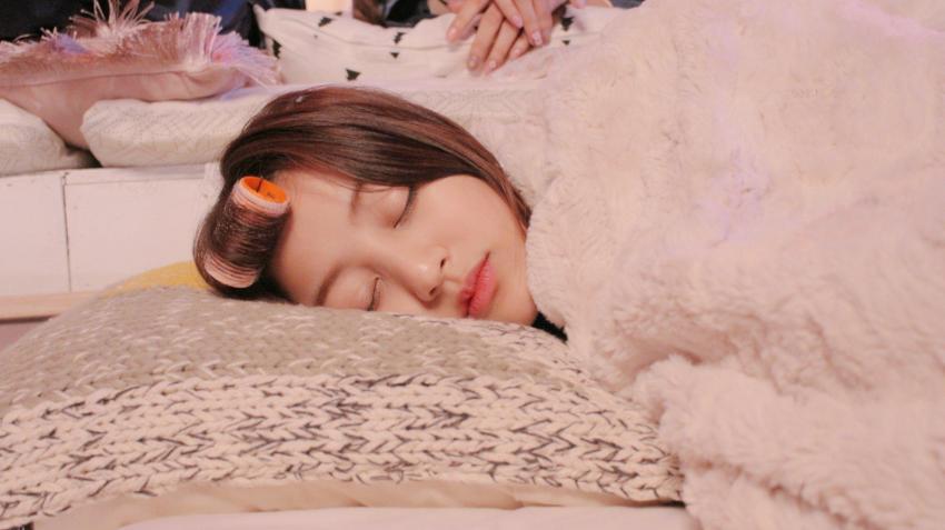 브이 쿠키 홈에 올라온 트와이스 자는 사진 | 인스티즈