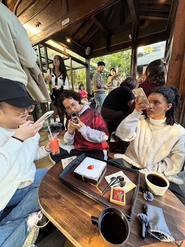 케이팝 팬이라는 미국 여배우의 한국 여행 인스타 사진들.jpg | 인스티즈