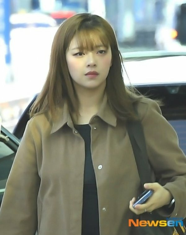 데뷔초 폼으로 돌아온 트와이스 정연 (공항 출국 샷) | 인스티즈