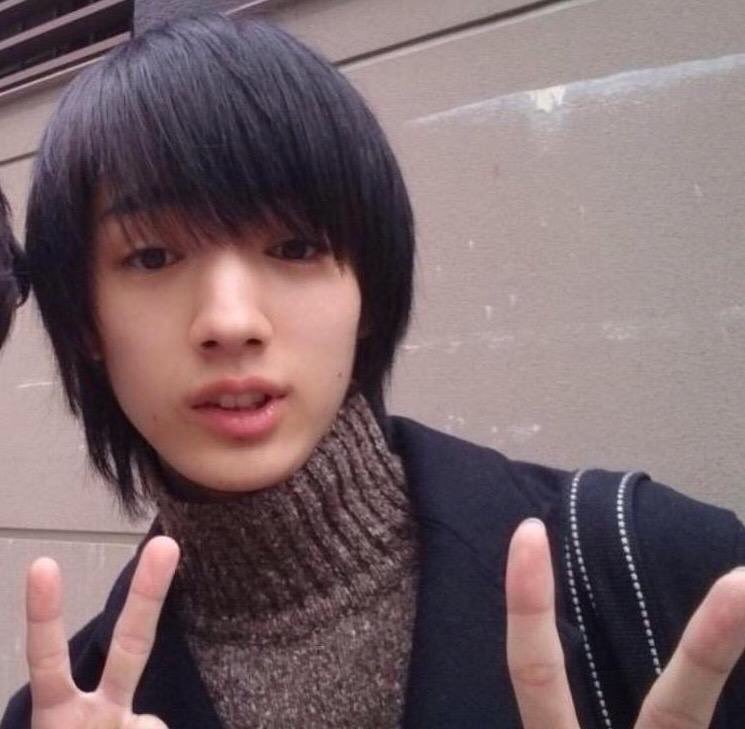 분위기 엄청 독특한 일본 99년생 남자 배우 .jpgif | 인스티즈