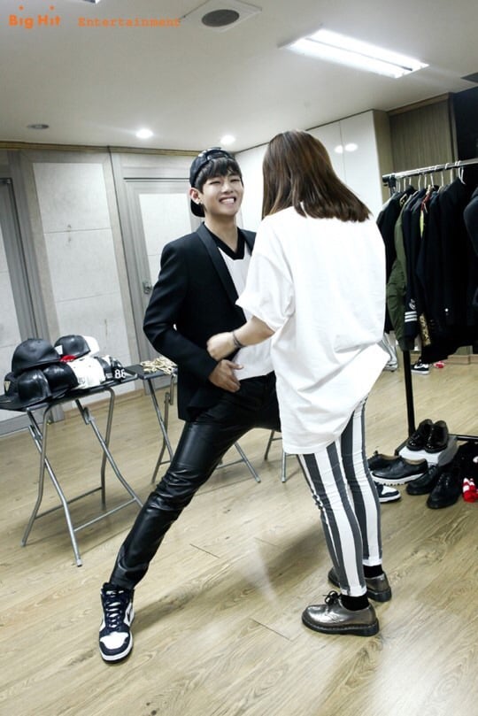남자 연예인 매너다리 모음.jpg | 인스티즈