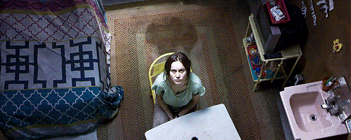 감금이란 소재를 다른 방식으로 풀어낸 영화 '룸' | 인스티즈