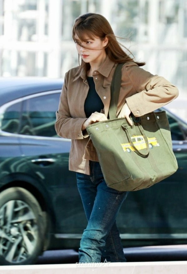 데뷔초 폼으로 돌아온 트와이스 정연 (공항 출국 샷) | 인스티즈