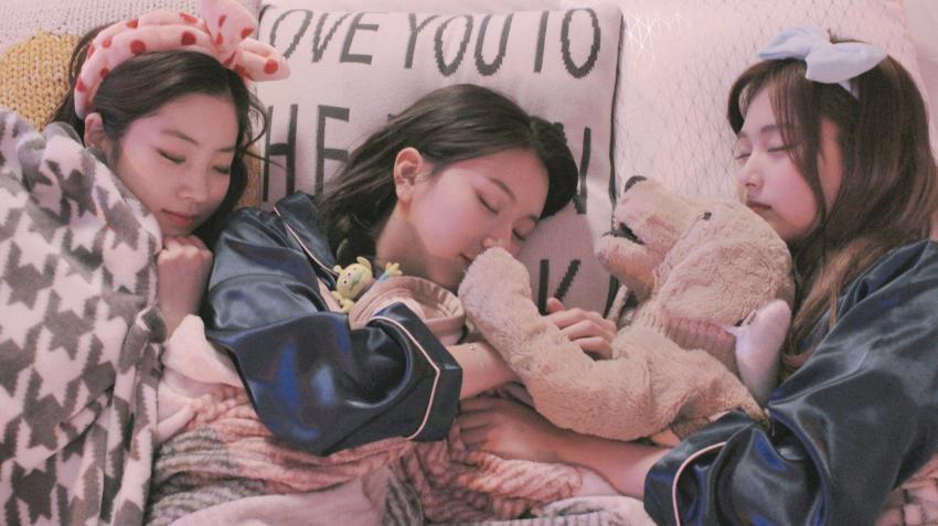 브이 쿠키 홈에 올라온 트와이스 자는 사진 | 인스티즈
