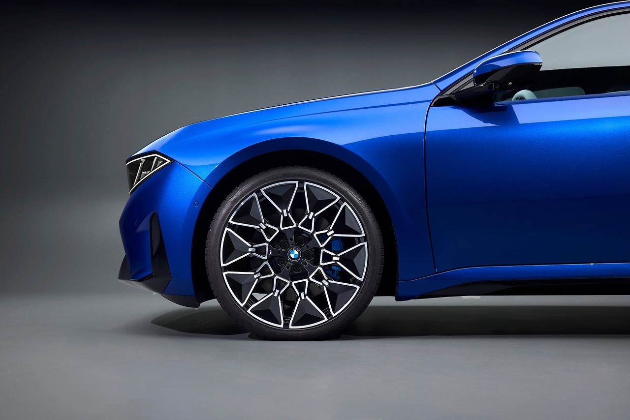 어제 정식 공개된 BMW i3 | 인스티즈