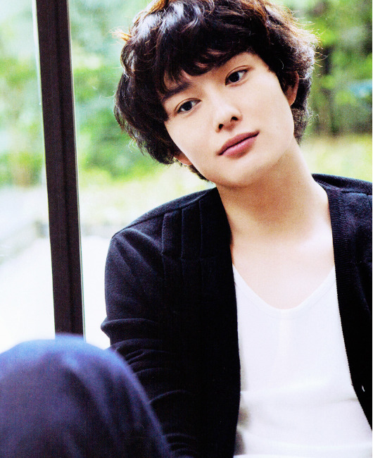 청순하고 여리여리한 분위기의 일본남자배우 2명 | 인스티즈