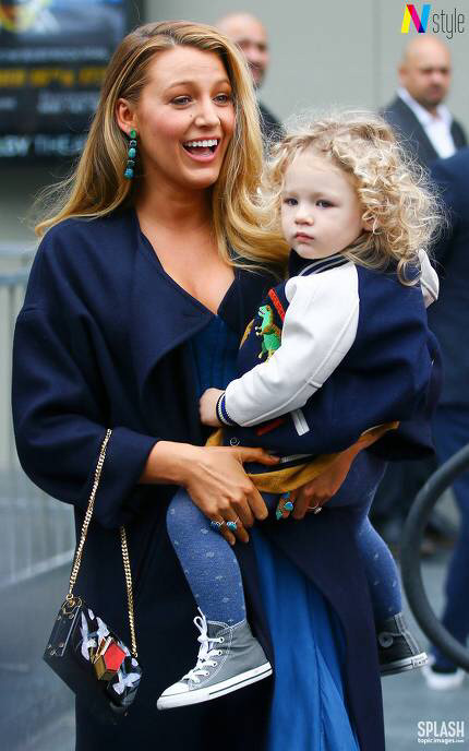 블레이크 라이블리와 라이언 레이놀즈의 너무 사랑스러운 딸 제임스(주의) | 인스티즈