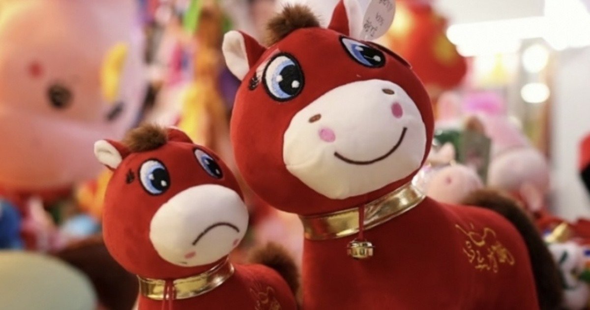 "입 거꾸로 꿰매”…공장서 실수로 탄생한 '이 인형', 뜻밖의 반전 | 인스티즈