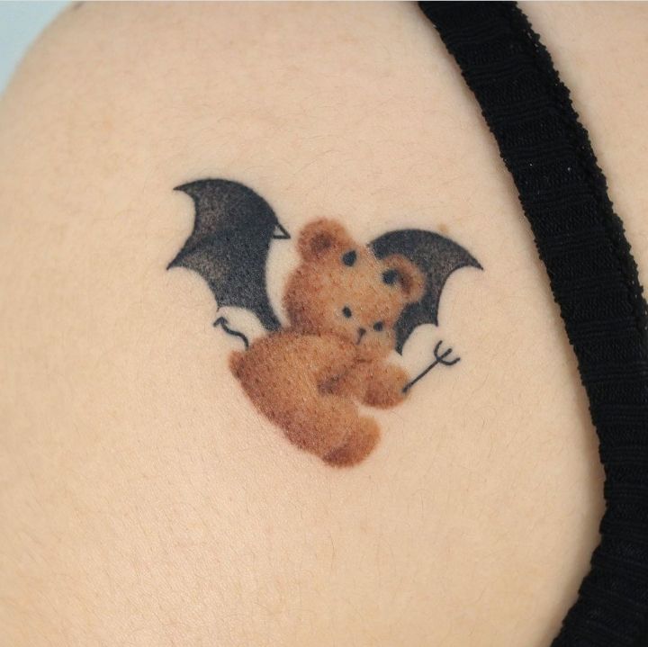 바늘로 한땀 한땀 찔러넣는 핸드포크 타투 | 인스티즈