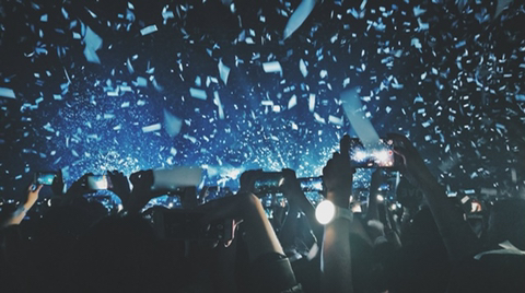 콘서트가 끝나고 떠나는 팬들에게 하고 싶은 말, 감정들을 담아 썼다는 가사 (케이팝 팬들 눈물주의) | 인스티즈