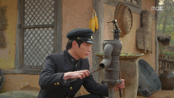 키스하는 것도 뭣도 아닌데 섹슈얼 텐션 개쩌는 장면甲.gif | 인스티즈