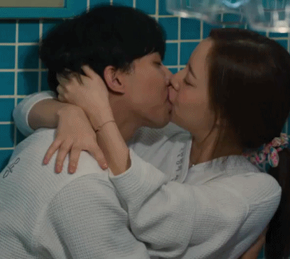 가장친한 동성친구랑 30분동안 딥키스후 좋아하는 여자랑 키스하기vs그냥 열심히 살기 | 인스티즈