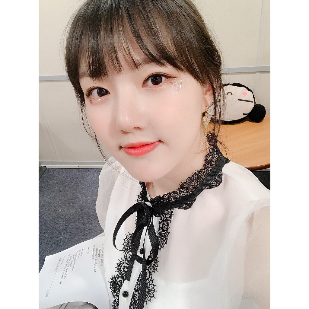 포카 교환하고 싶어서 여자친구 예린 | 인스티즈