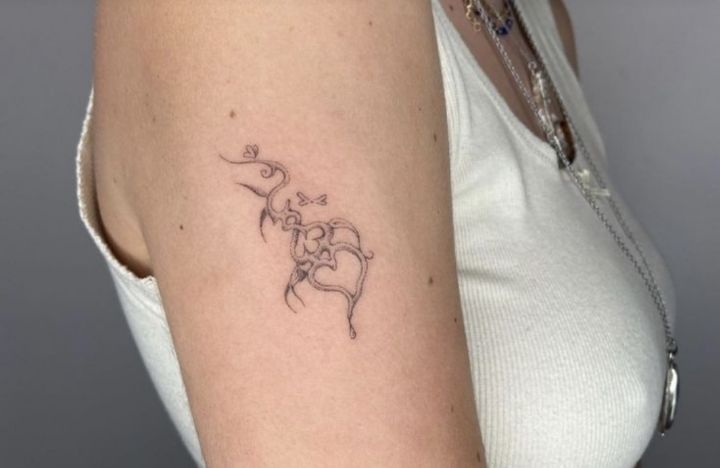 바늘로 한땀 한땀 찔러넣는 핸드포크 타투 | 인스티즈