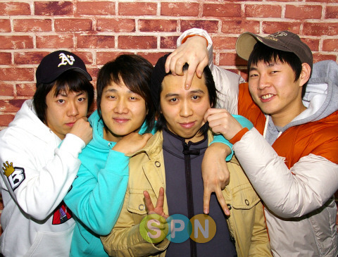 전형적인 중고딩때 일진 무리중에 꼭 있는 애들 (무릎꿇고들어오시긔) | 인스티즈