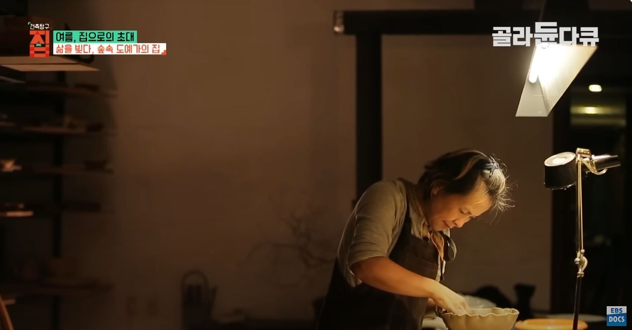 땅 1,500평 사서 혼자 집 짓고 살던 35살 여자, 20년 뒤 근황 | 인스티즈